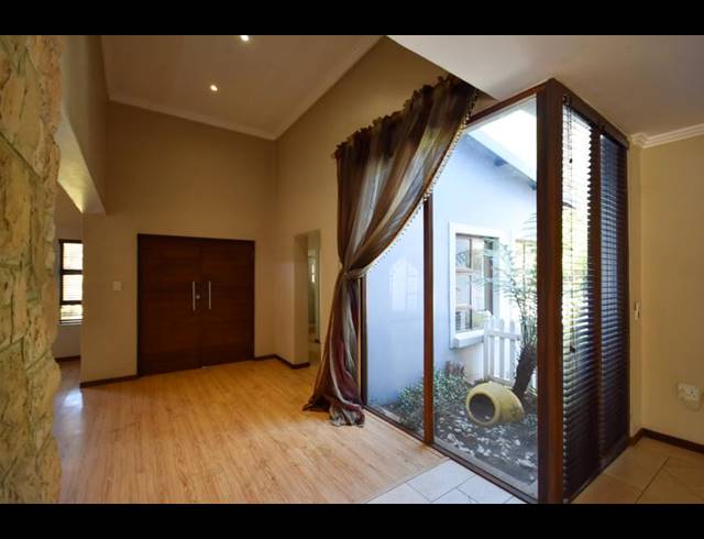 4 BEDROOM HOUSE FOR SALE IN MIDSTREAM ESTATE